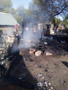 SE DISPONÍA A REALIZAR SU ALMUERZO Y SE LE INCENDIA TEJABAN.