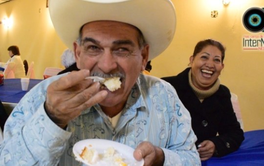 DISFRUTAN DE BAILE Y MERIENDA