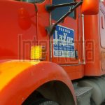 VUELCA REMOLQUE AL DESPRENDERSE DEL TRACTO CAMIÓN.