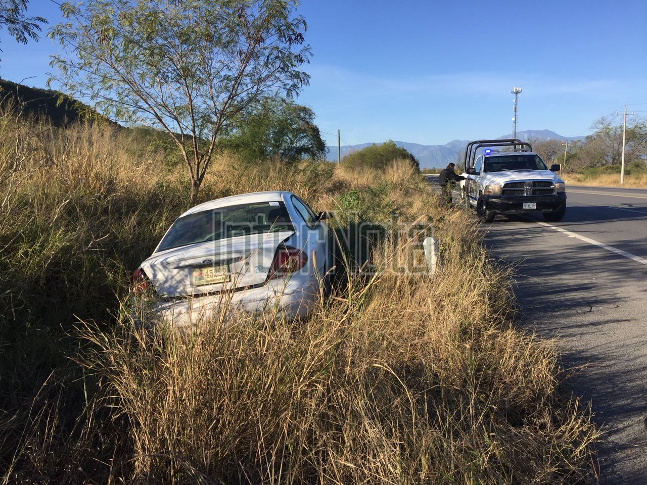 #ABANDONAN #VEHÍCULO A UN COSTADO DE LA CARRETERA MONTEMORELOS A GENERAL TERÁN.