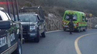 TRAILER CAE A UN BARRANCO DEJANDO UN LESIONADO