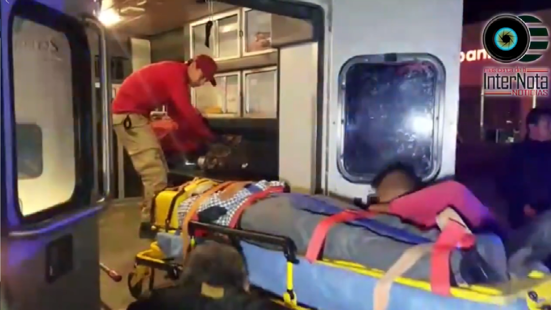 INTENTA GANAR EL PASO Y ES IMPACTADO