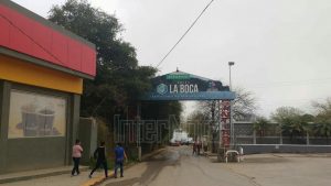 PIERDE CONTROL Y VUELCA AL SALIR DE LA PRESA DE LA BOCA.