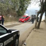 PIERDE CONTROL Y VUELCA AL SALIR DE LA PRESA DE LA BOCA.