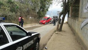 PIERDE CONTROL Y VUELCA AL SALIR DE LA PRESA DE LA BOCA.