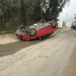 PIERDE CONTROL Y VUELCA AL SALIR DE LA PRESA DE LA BOCA.