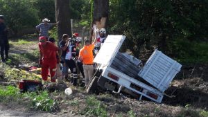 General Terán.- Una persona del sexo masculino, resulta con fracturas en ambas piernas, tras presentar un accidente automovilístico, en un vehículo Nissan tipo estaquitas color blanca. Los hechos ocurrieron en el kilómetro 24, del municipio de General Terán rumbo a china nuevo león, en donde acudieron elementos de Protección Civil y Cruz Roja para realizar los servicios correspondientes