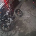 MOTOCICLISTA SE IMPACTA CON AUTOBUS Y RESULTA LESIONADO