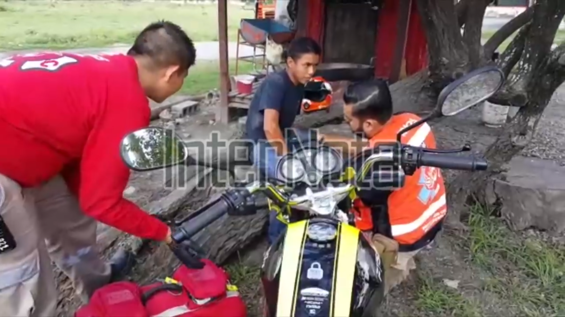MOTOCICLISTA RESULTA LESIONADO TRAS IMPACTARSE CONTRA VEHÍCULO.