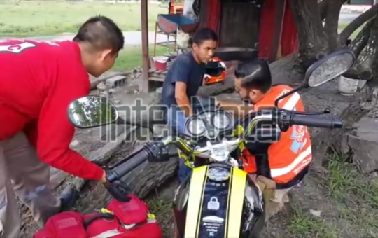 MOTOCICLISTA RESULTA LESIONADO TRAS IMPACTARSE CONTRA VEHÍCULO.