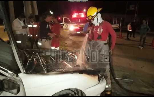 CORTO CIRCUITO PROVOCA INCENDIO DE UNIDAD DE TRÁNSITO