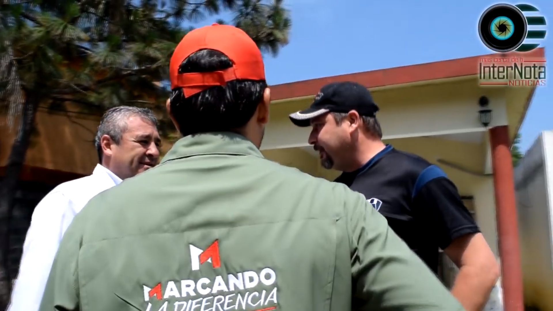JAVIER CABALLERO GAONA CANDIDATO A LA ALCALDÍA DE SANTIAGO, PRI, ACOMPAÑADO DE MARCO GONZÁLEZ CANDIDATO A DIPUTADO LOCAL POR EL DISTRITO 26, RECORRE LAS CALLES DE LA COLONIA “LOS FIERROS” PARA DAR A CONOCER SUS PROPUESTAS.