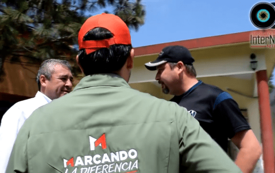 JAVIER CABALLERO GAONA CANDIDATO A LA ALCALDÍA DE SANTIAGO, PRI, ACOMPAÑADO DE MARCO GONZÁLEZ CANDIDATO A DIPUTADO LOCAL POR EL DISTRITO 26, RECORRE LAS CALLES DE LA COLONIA “LOS FIERROS” PARA DAR A CONOCER SUS PROPUESTAS.