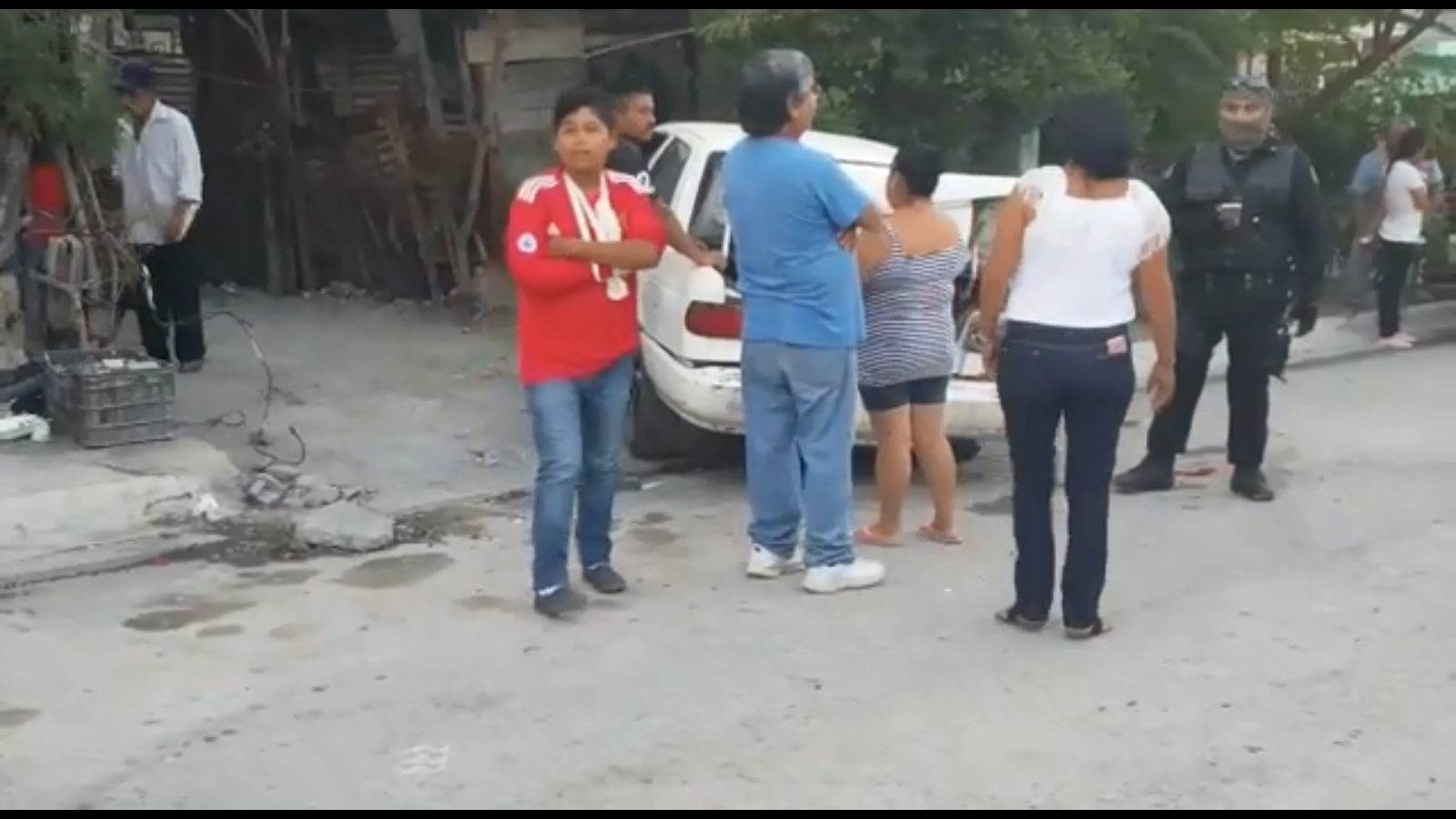 MONTEMORELOS_ FALLA MECÁNICA PROVOCA ACCIDENTE, NO HAY LESIONADOS.