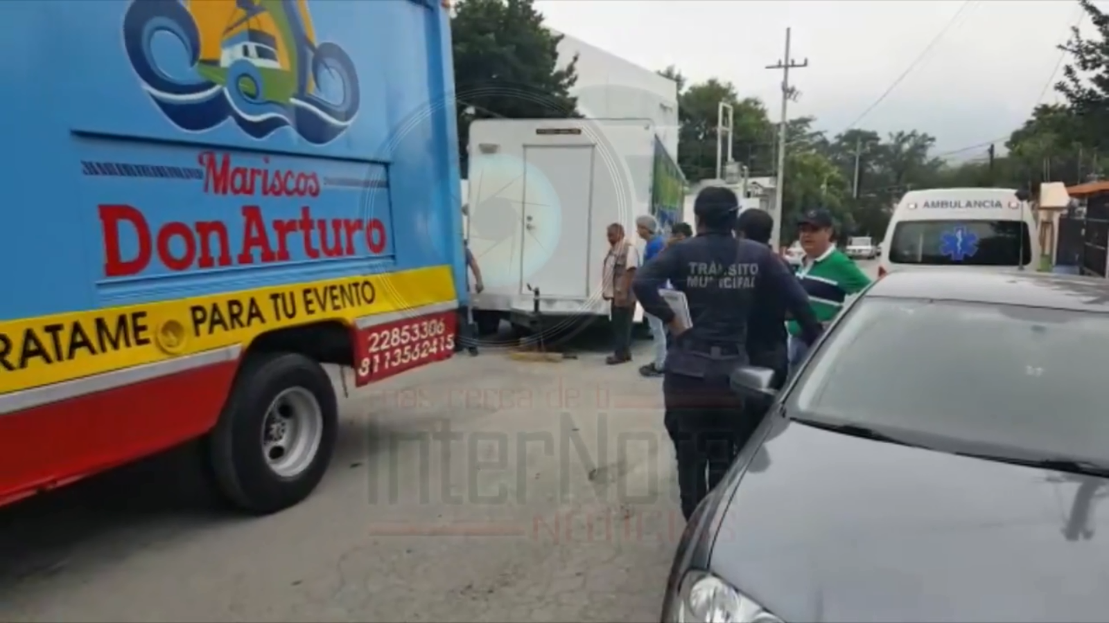 SE DESPRENDE REMOLQUE Y DAÑA VEHICULOS