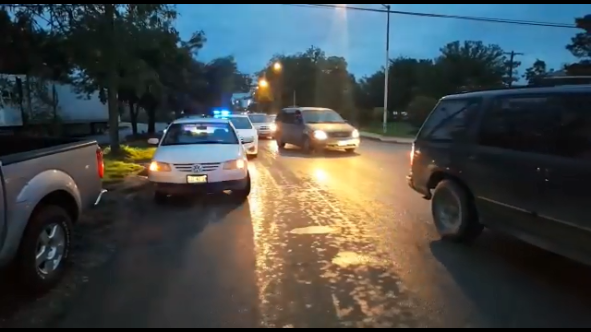 SE IMPACTA VEHÍCULO CONTRA MOTOCICLETA.