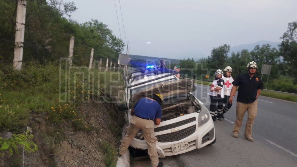 #INTERNOTA #ENVIVO SE REGISTRA ACCIDENTE VIAL TIPO SALIDA DE CARPETA A LA ALTURA DE MARGARITAS CRUCES EN EL MUNICIPIO DE SANTIAGO NO HAY LESIONADOS.