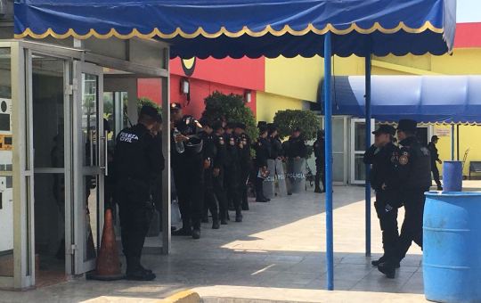CIERRAN PULGA RÍO POR OPERATIVO POLICIAL.