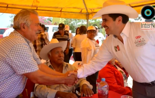JUAN ESPINOZA CANDIDATO A DIPUTADO FEDERAL D9 POR EL PRI, VISITO A LOS VECINOS DE LOS LIRIOS EN CHINA N.L. PARA ESCUCHAR LAS NECESIDADES.