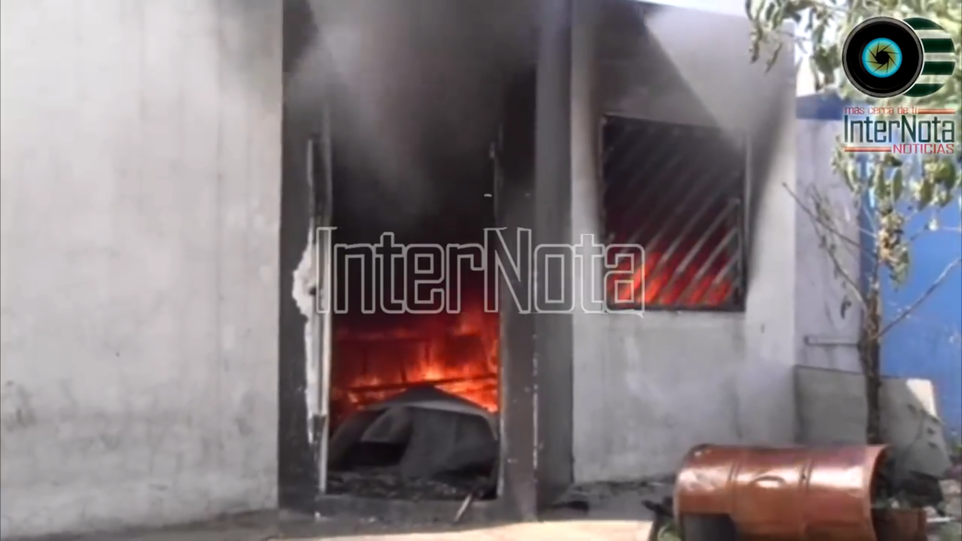 INCENDIO PROVOCA PÉRDIDA TOTAL DE UN DOMICILIO.