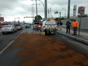 DIÉSEL DERRAMADO PROVOCA ACCIDENTE.