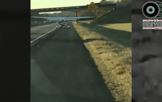 AVIONETA ATERRIZA DE EMERGENCIA EN AUTOPISTA DE ALABAMA