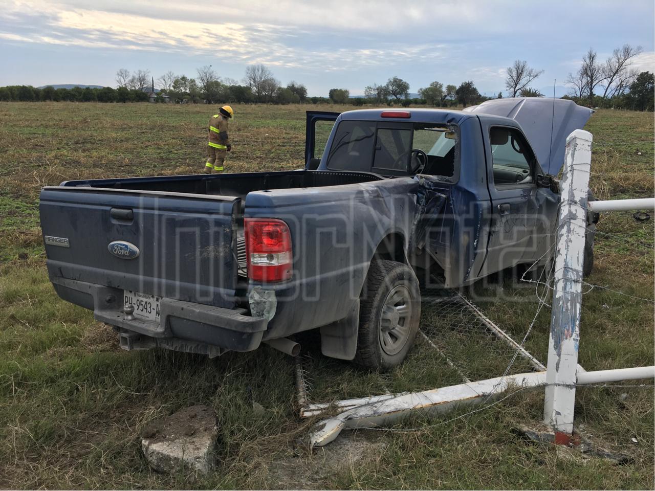 #INTERNOTA #ENVVIO CONDUCTOR CHOCA CONTRA CERCA Y SE DA A LA FUGA