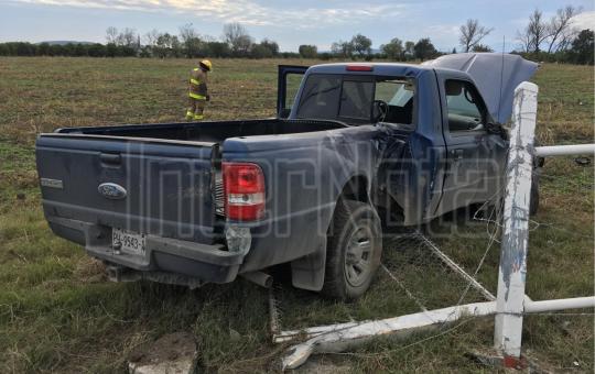 #INTERNOTA #ENVVIO CONDUCTOR CHOCA CONTRA CERCA Y SE DA A LA FUGA