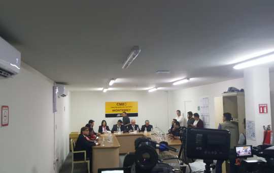 HACEN ENTREGA DE CONSTANCIA AL ALCALDE ELECTO ADRIÁN DE LA GARZA EN MONTERREY, N.L.