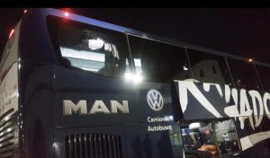 APEDREAN CAMIÓN DE RAYADOS DURANTE VISITA A TORREÓN
