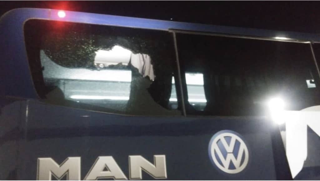 APEDREAN CAMIÓN DE RAYADOS DURANTE VISITA A TORREÓN