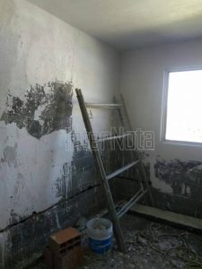 ALBAÑIL SE LESIONA AL CAER DE ANDAMIO.