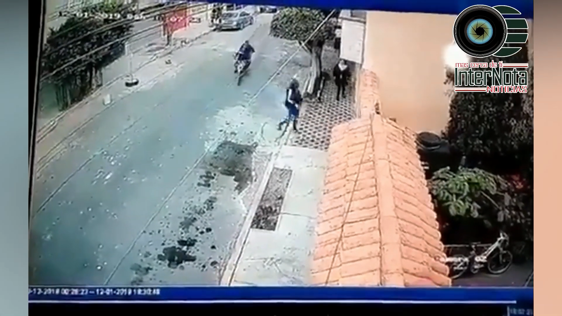 CAPTAN A MUJERES CUANDO ENFRENTAN A LADRONES Y EVITAN ROBO EN NEZA