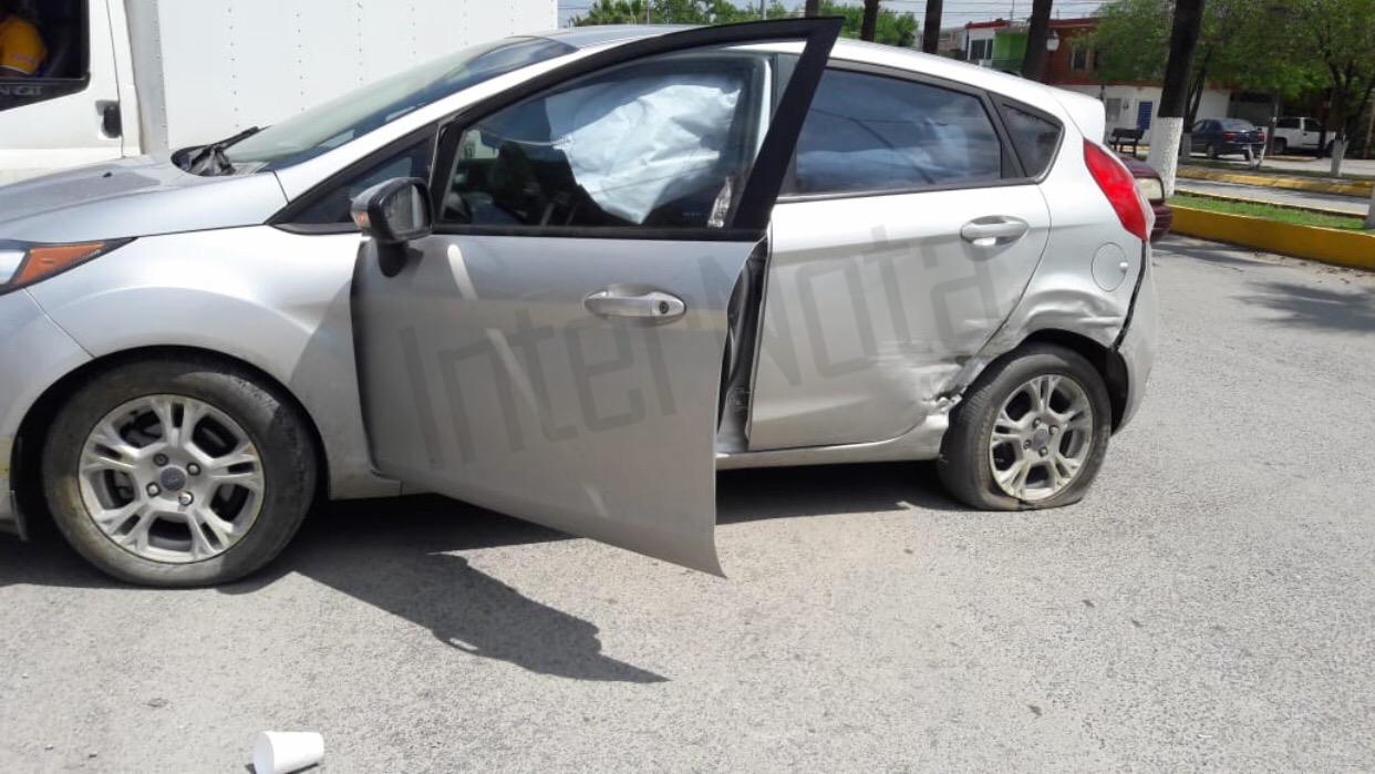 SE REGISTRA ACCIDENTE VIAL EN DONDE PARTICIPAN DOS VEHÍCULOS NO SE REGISTRAN PERSONAS LESIONADAS EXTREME PRECAUCIONES