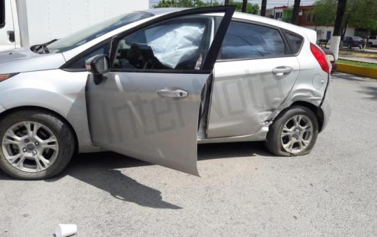 SE REGISTRA ACCIDENTE VIAL EN DONDE PARTICIPAN DOS VEHÍCULOS NO SE REGISTRAN PERSONAS LESIONADAS EXTREME PRECAUCIONES