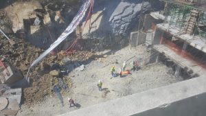 OCURRE DERRUMBE EN PLAZA COMERCIAL, PODRÍA HABER PERSONAS ATRAPADAS.