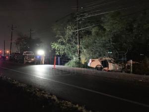 FALLECE CONDUCTOR AL CHOCAR CONTRA ÁRBOL