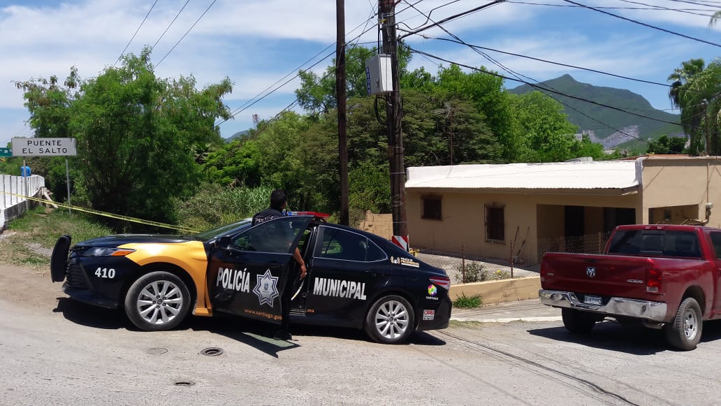 #ENVIVO ENCUENTRAN PERSONA SIN VIDA DEBAJO DE PUENTE