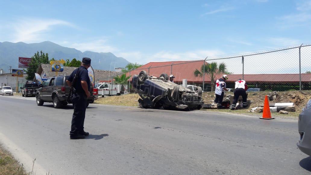 #ENVIVO SE REGISTRA VOLCADURA EN CARRETERA SAN MATEO SANTIAGO N.L. EXTREMEN PRECAUCIONES...