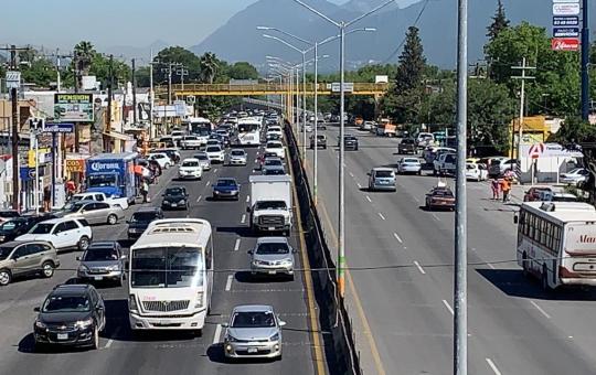 GRAN TRÁFICO SE PRESENTA EN CARRETERA NACIONAL EN LA ENTRADA A LA COLA DE CARBALLO EN SANTIAGO NL