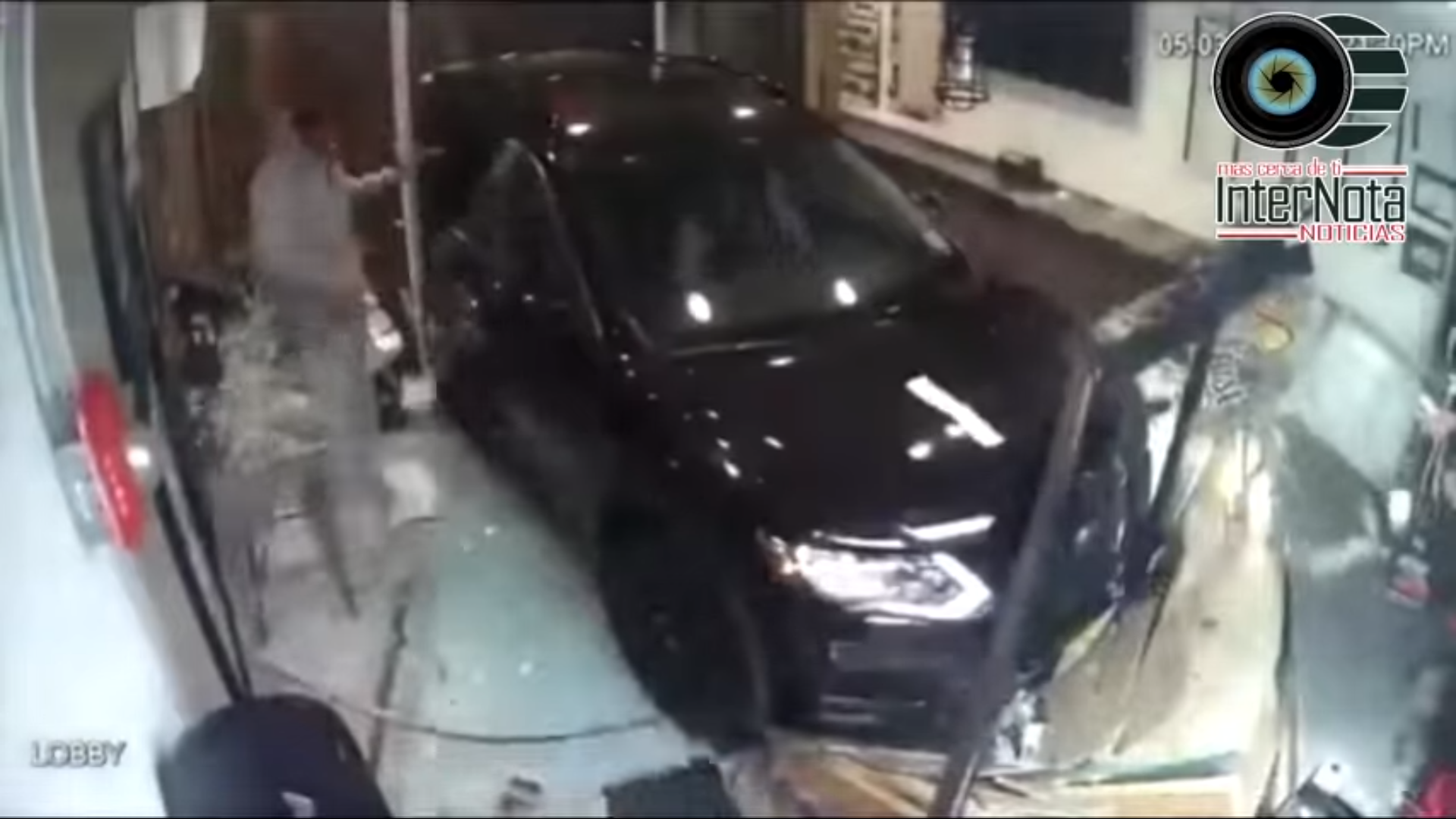 CONDUCTORA EBRIA EMBISTE SU AUTO EN PIZZERÍA DE NUEVA JERSEY, NO HAY LESIONADOS