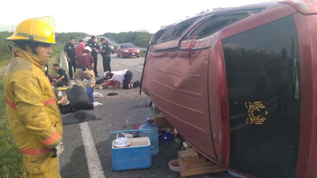 SE REGISTRA VOLCADURA EN CARRETERA NACIONAL A LA ALTURA DE CABEZONES, HUALAHUISES N.L. Extremen precauciones...