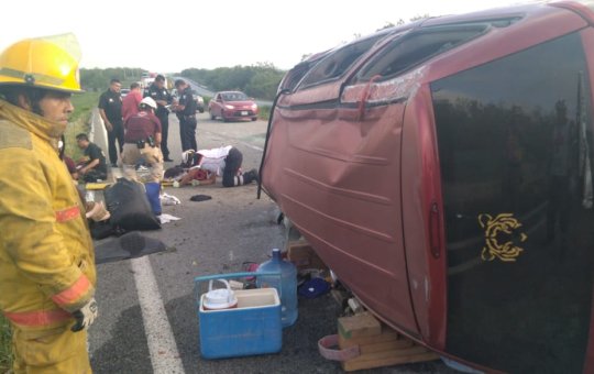 SE REGISTRA VOLCADURA EN CARRETERA NACIONAL A LA ALTURA DE CABEZONES, HUALAHUISES N.L. Extremen precauciones...