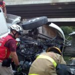PERSONA QUEDA PRENSADA EN VOLCADURA DE TRÁILER