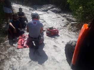 MUJER SE LESIONA EN CERRO DE LA SILLA.