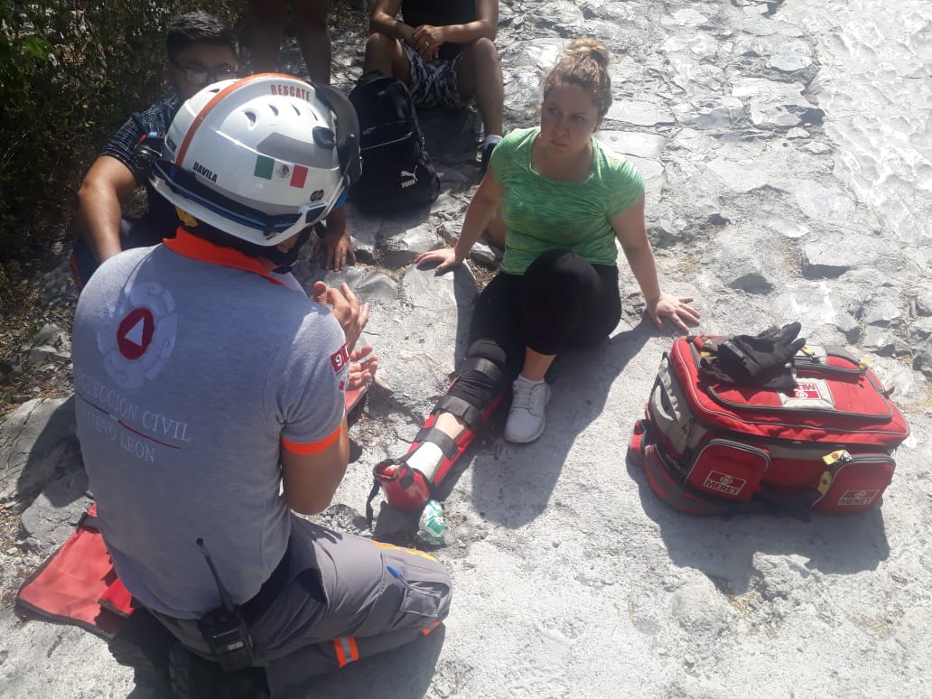 MUJER SE LESIONA EN CERRO DE LA SILLA.