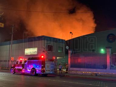 INCENDIO ACABA CON MADERERÍA EN SAN NICOLÁS