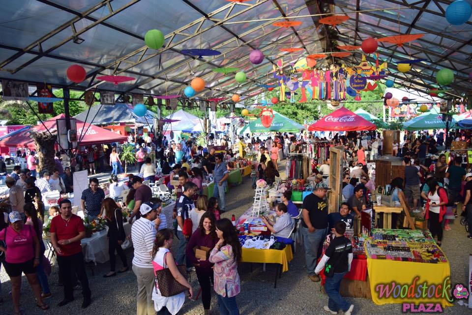 VENDERÁN MOBILIARIO WOODSTOCK PLAZA