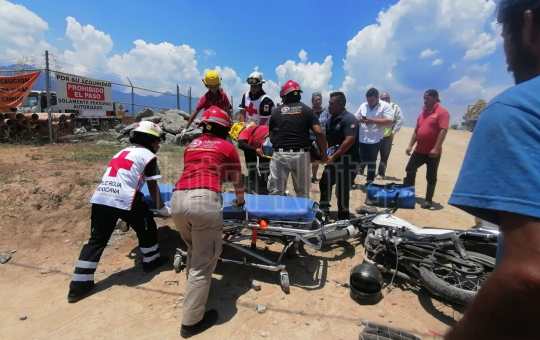 #ENVIVO PERSONA RESULTA LESIONADA LUEGO DE CAER DE SU MOTOCICLETA.
