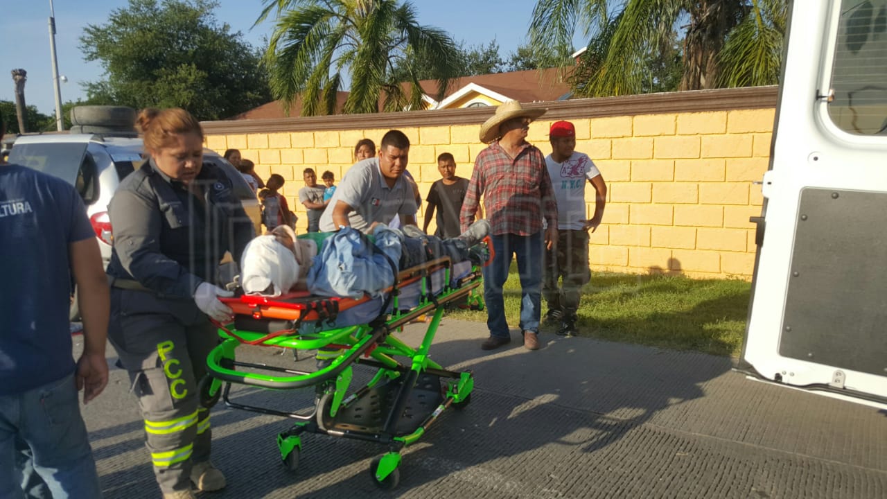 MOTOCICLISTA RESULTA LESIONADO TRAS IMPACTARSE CONTRA VEHÍCULO.